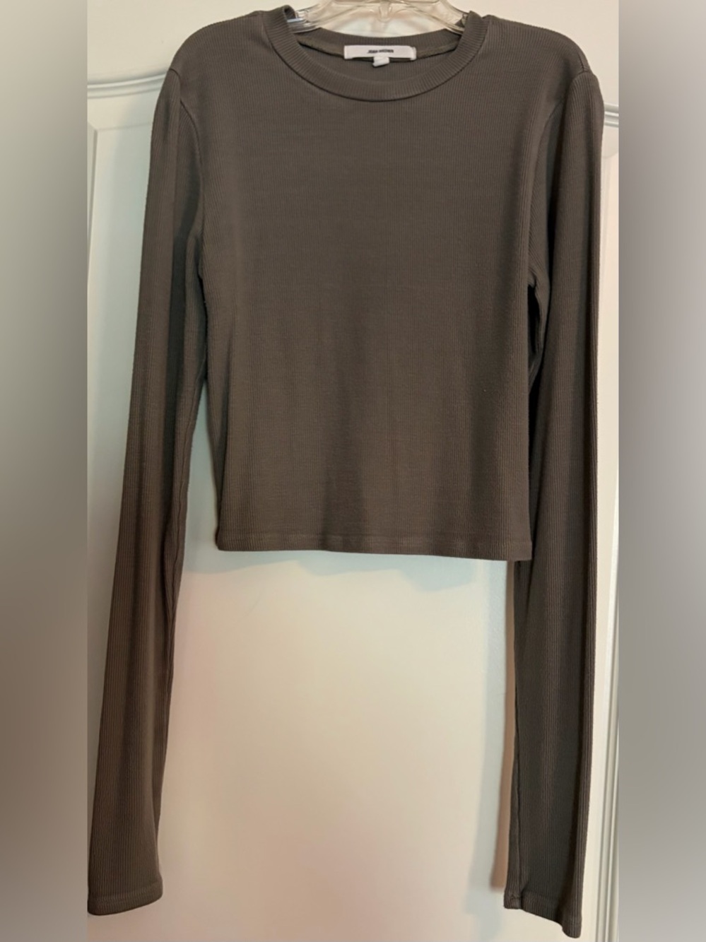 OLIVE JOAH BROWN LONG SLEEVE CROPPED SHIRT